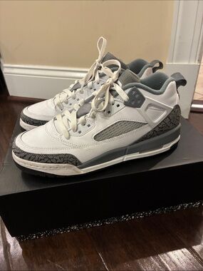 Nike Air Jordan Retro 4 in White and Gray - Basketball Sneakers